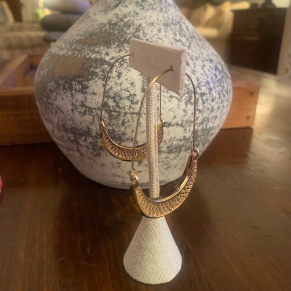 Tortoise Oval Hoop with Good Accent - Picture 2 of 3